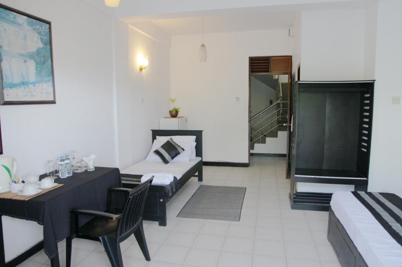 Hotel Nathaliya Katunayaka Kültér fotó