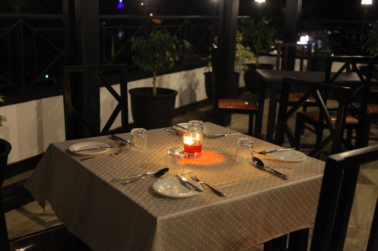Hotel Nathaliya Katunayaka Kültér fotó