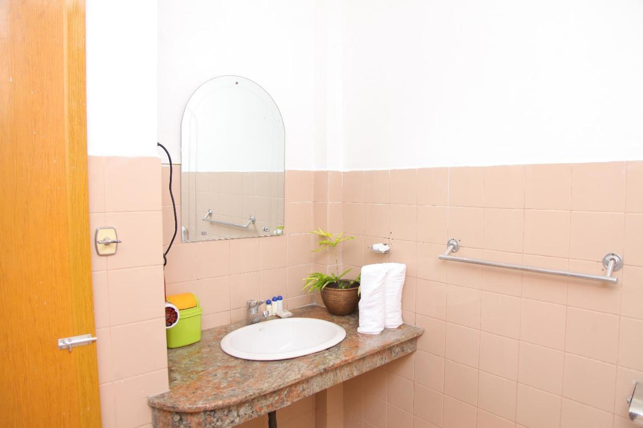 Hotel Nathaliya Katunayaka Kültér fotó