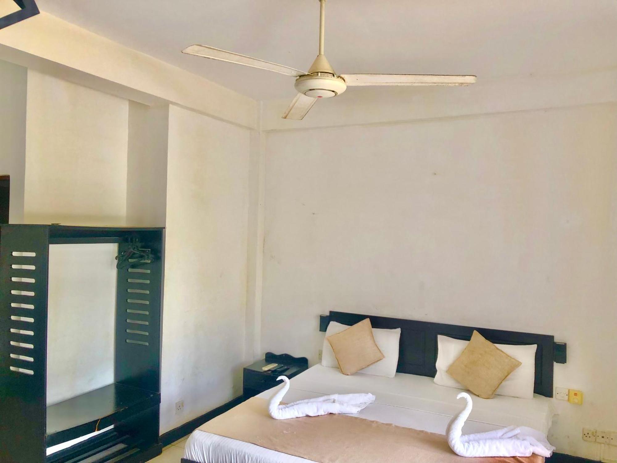 Hotel Nathaliya Katunayaka Kültér fotó