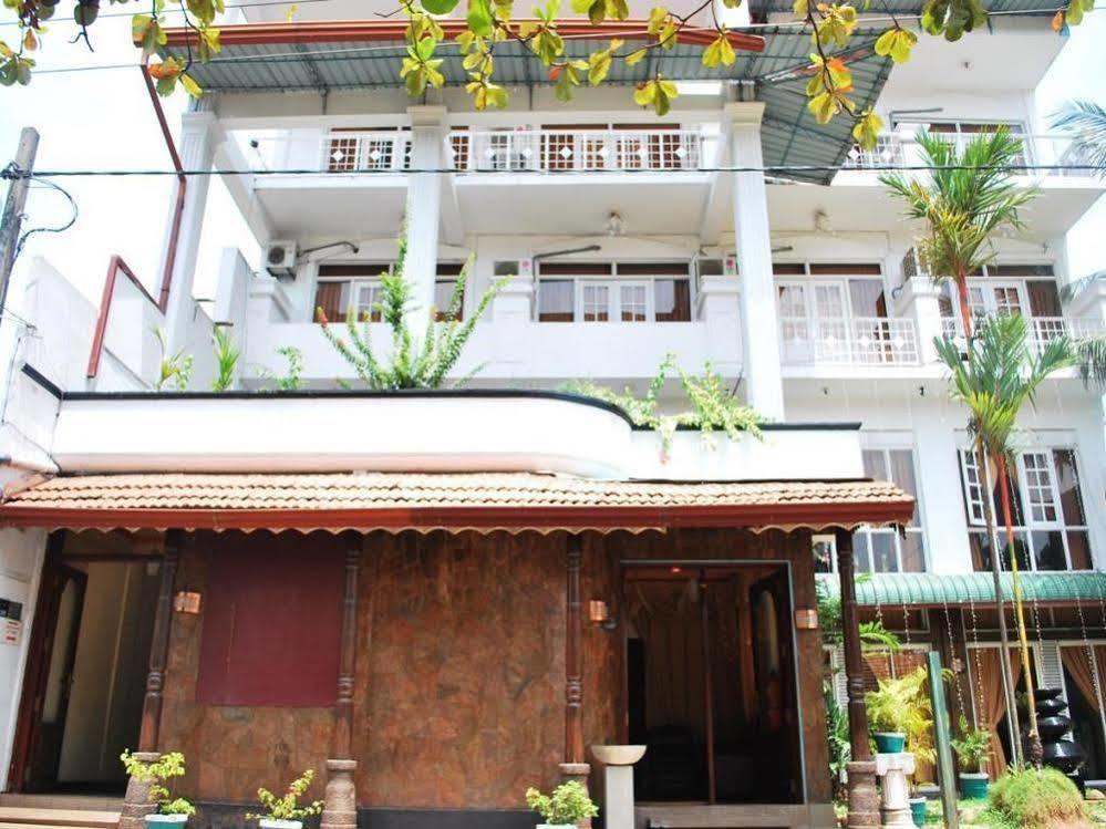 Hotel Nathaliya Katunayaka Kültér fotó